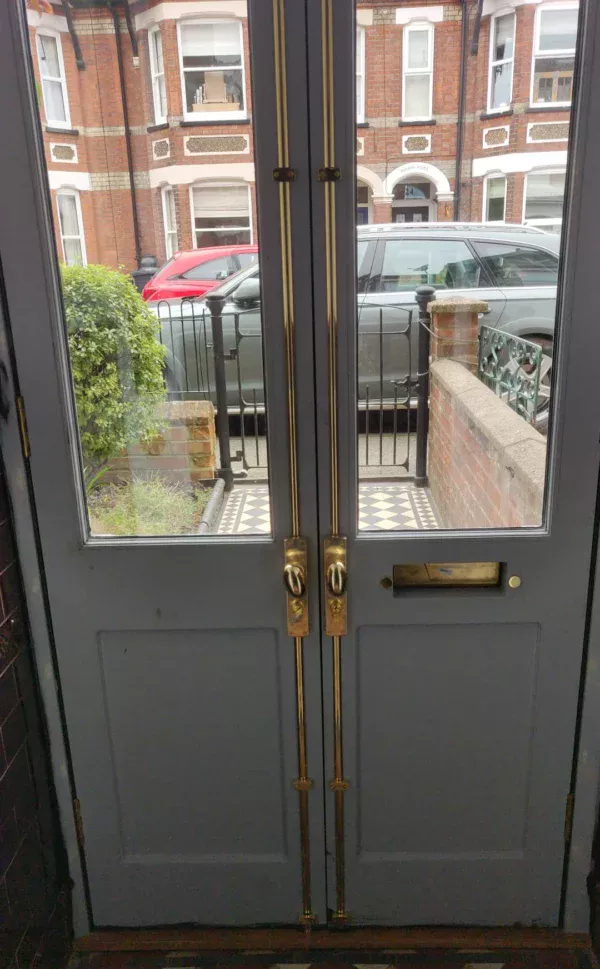 Oval Knob Locking Espagnolette Bolt for up to 8.5' High Doors & Windows - Image 8